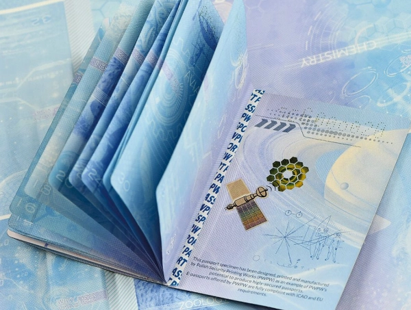 Paszport kolekcjonerski jest nie do odróżnienia od oryginalnego dokumentu.